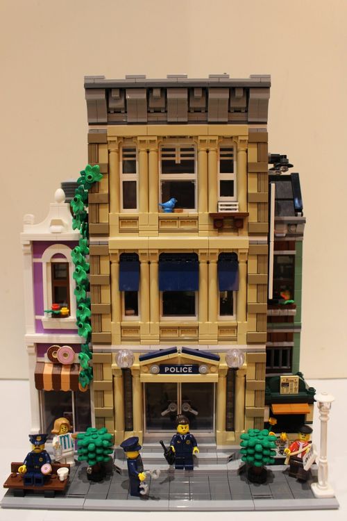 LEGO 10278 Police Station (Modular Buildings) (Gebraucht) in Ottenbach ...