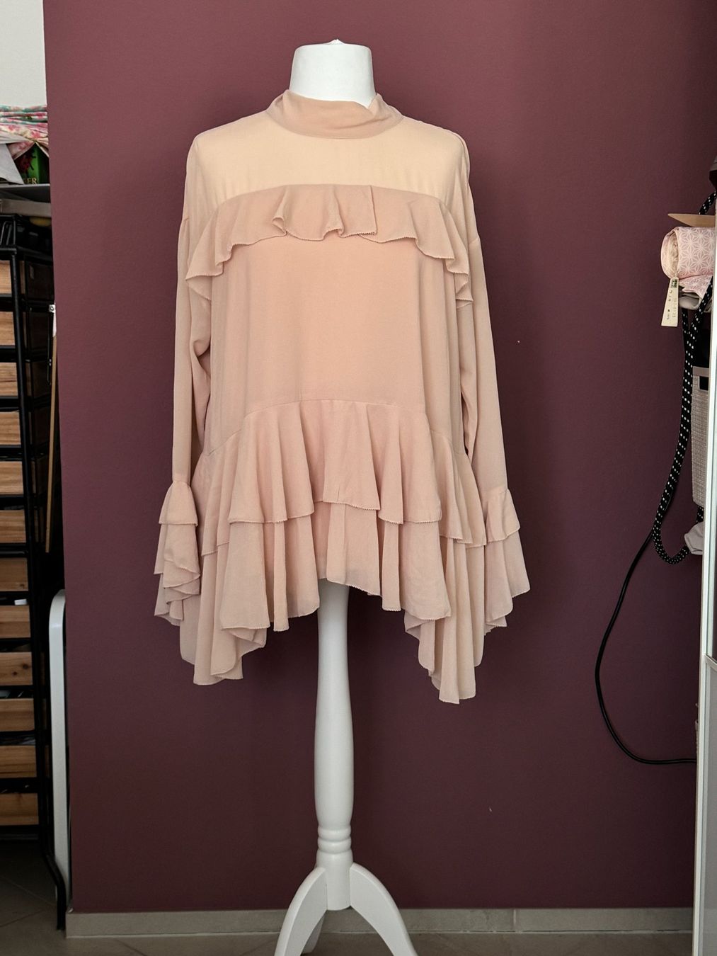 Blusen: Leichte, luftige Bluse / Tunika mit Rüschen beige XL – Neu (gemäss Beschreibung) aus Muttenz von einfach-schoen