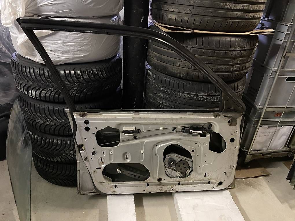 Opel Tutti pezzi di ricambio auto: Opel Senator A Türen Heckklappe Haube – Usato da Bern venduto da bieter-1 4