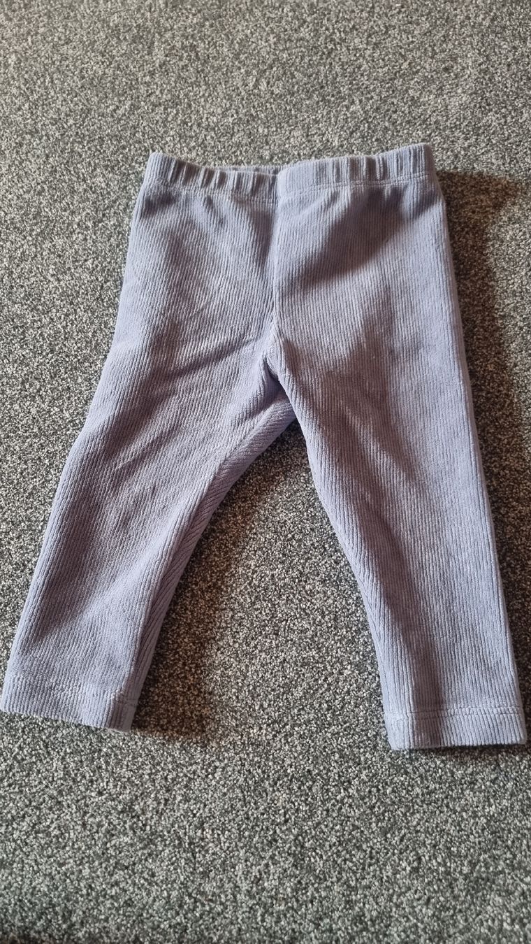 Pantalons: Pantalon côtelé doux 74 – D'occasion à Les Breuleux par Mily1991
