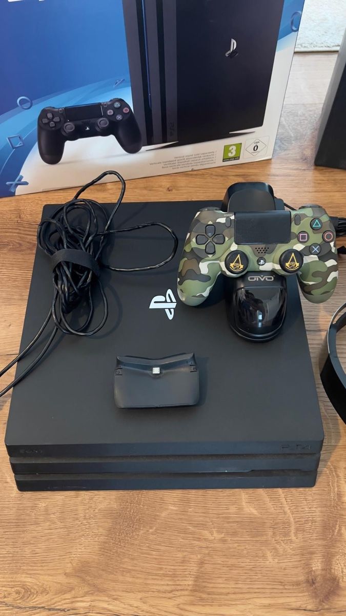 Sony Console: PlayStation 4 Pro 1TB mit Zubehör – Usato da Stein AG venduto da isi_R35 2