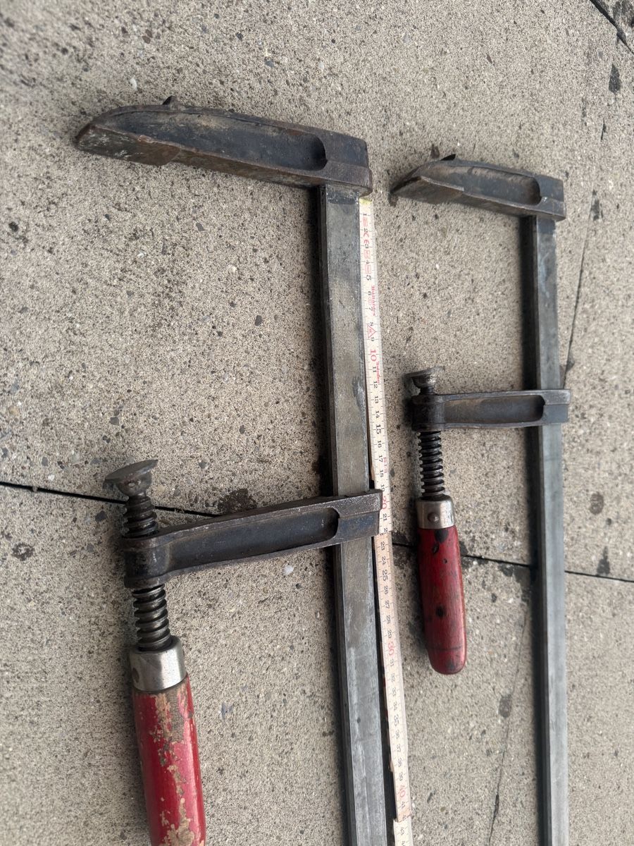Tous les outils: Zwei Schraubzwingen 80 cm – D'occasion à Müllheim Dorf par Hoernlimann 1