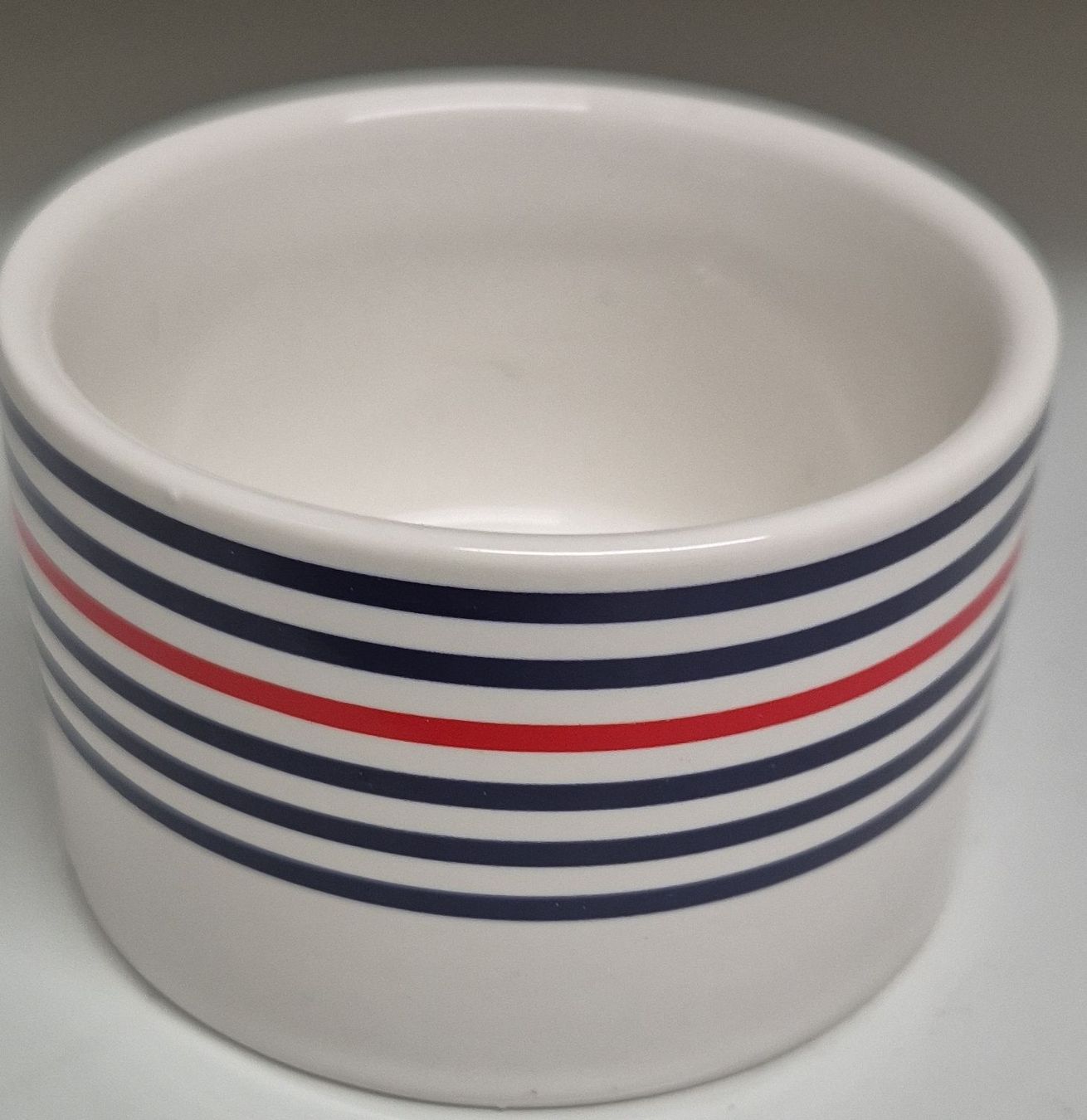 Schalen: Ramequin à rayures bleues et rouges  Prix unitaire – Gebraucht aus Ursy von RetroBebar777