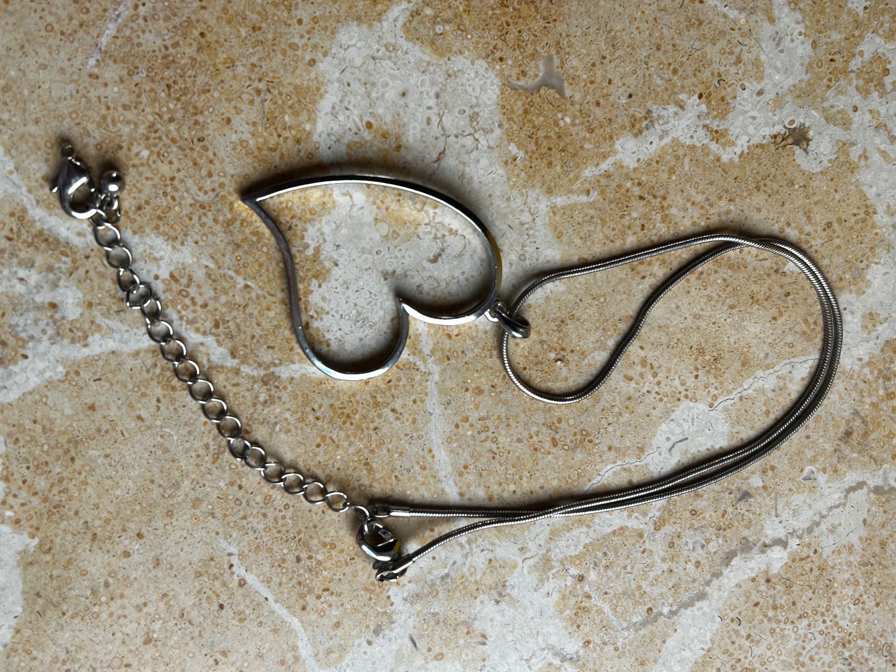Ketten: Herz-Collier, Schlangen-Kette, Anhänger 40cm – Gebraucht aus Laufen von Bellavitaboom 5