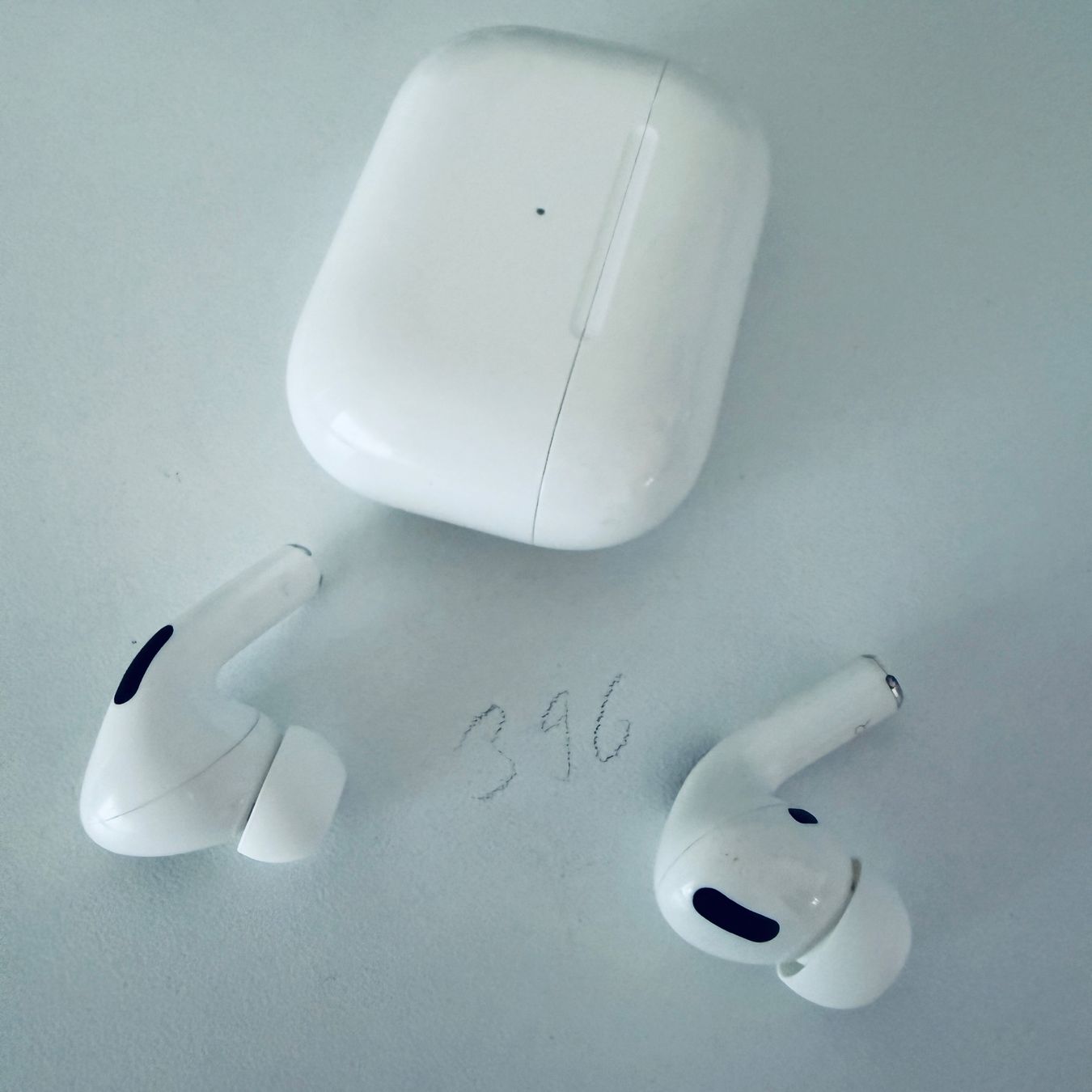 Apple Cuffie: Original Apple AirPods Pro 1 Gen. mit Wireless Ladecase – Usato da Basel venduto da MY.AIRPODS.SHOP 2