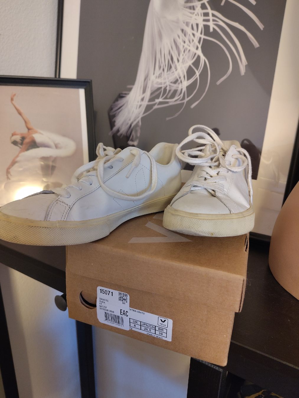 Veja Scarpe da donna: VEJA - weisse Sneaker mit Beige, Gr. 40 – Nuovo (secondo la descrizione) da Zollikofen venduto da AliaRuna 2