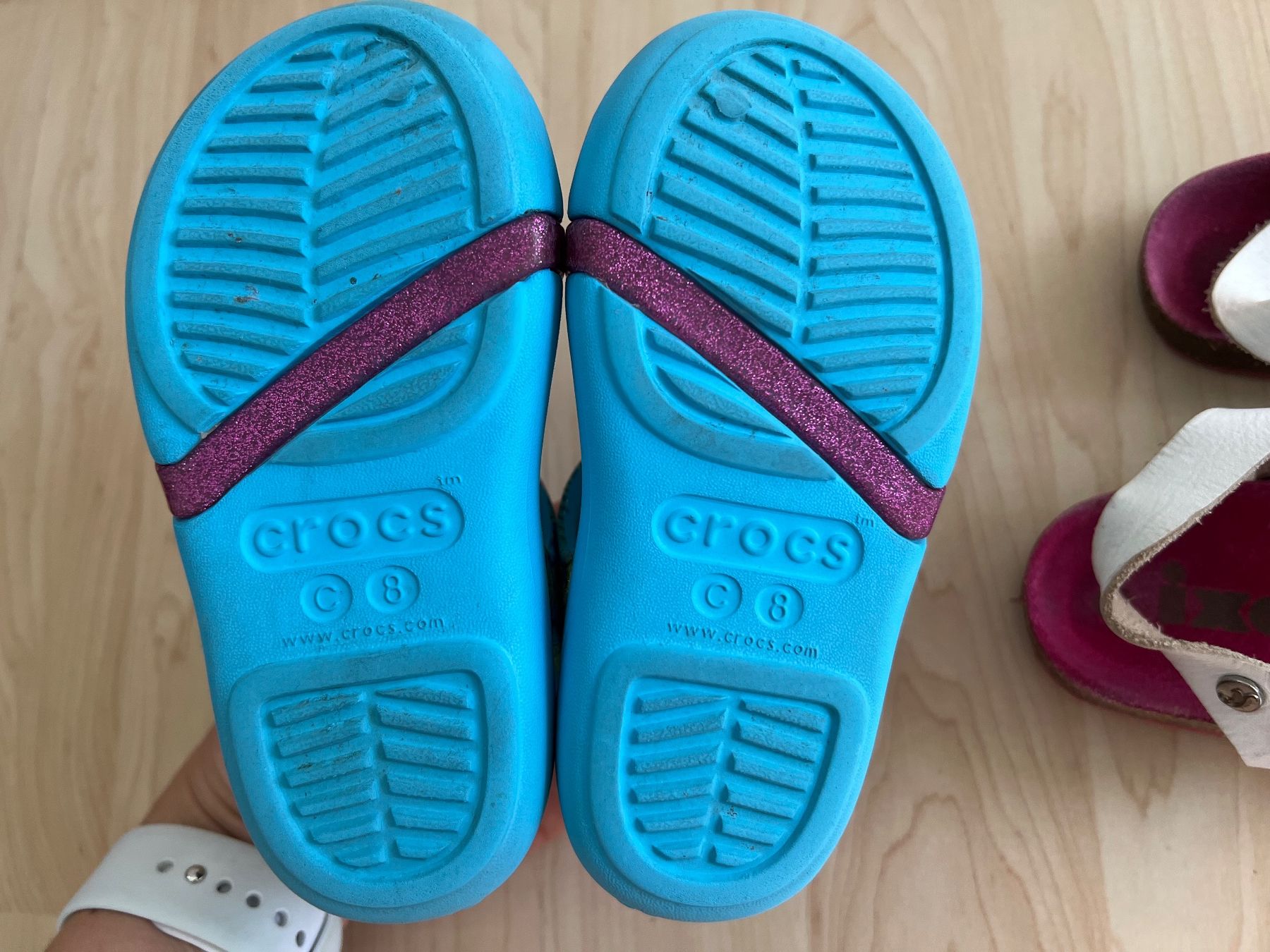 Crocs Scarpe per ragazze: Set Crocs C8 + Ixoo Ledersandalen Mädchen Gr. 24-25 – Usato da Siebnen venduto da dte_9kmw 2