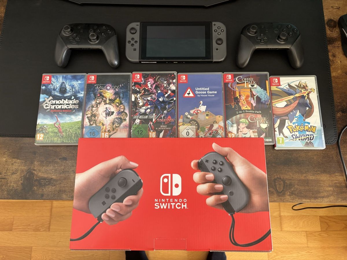 Nintendo Console: Nintendo Switch mit diversen Spielen und zwei pro Controller – Usato da Ipsach venduto da seb_2p9q