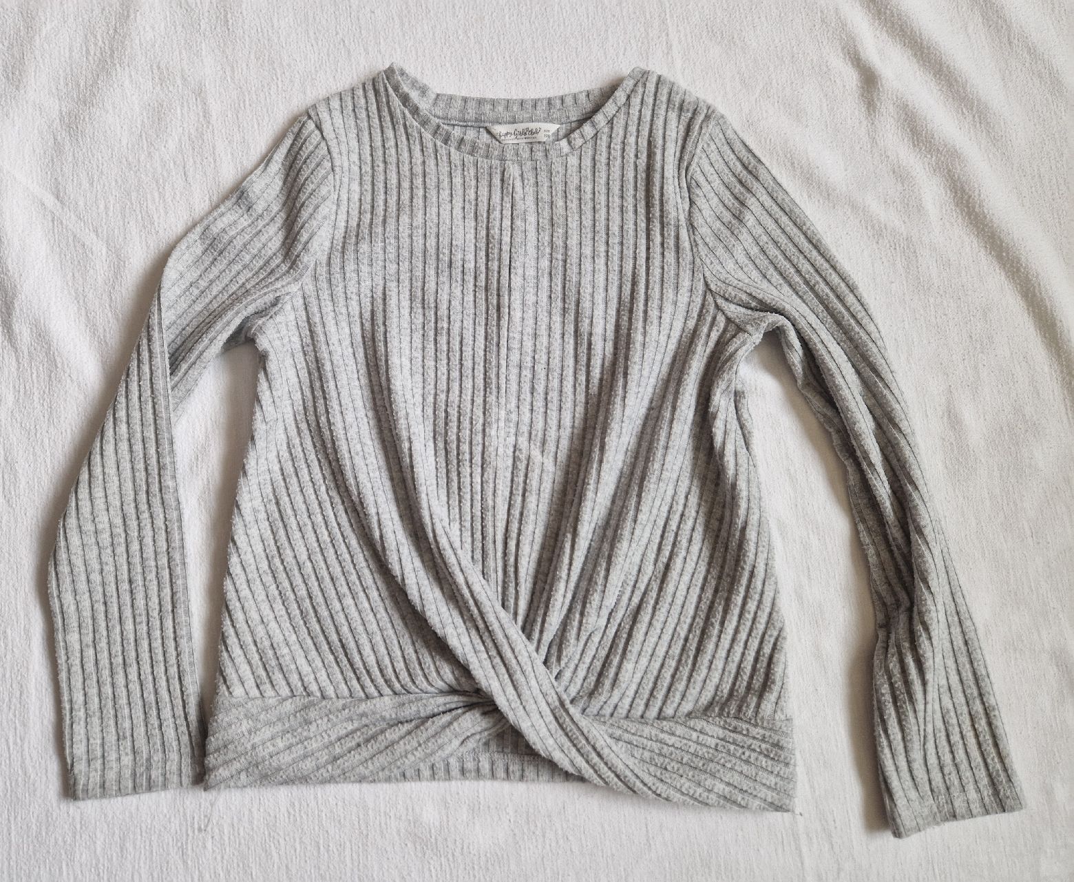 C&A Maglioni & Felpe: C&A Mädchen Pullover Grau Elegant Gr. 128 – Usato da Muri b. Bern venduto da rol_xtf8