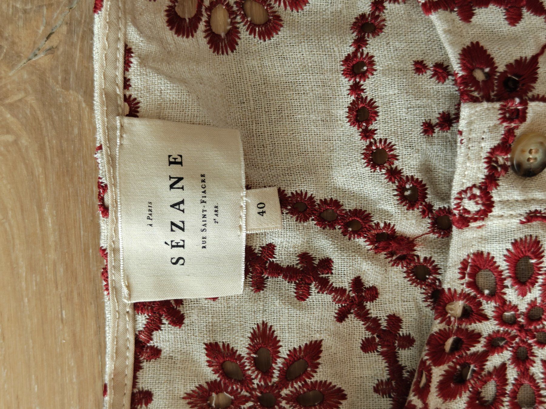 Sezane Camicette: Sezane Bluse Bestickt Bordeaux Creme, Gr. 40 – Usato da Hedingen venduto da muse10 1