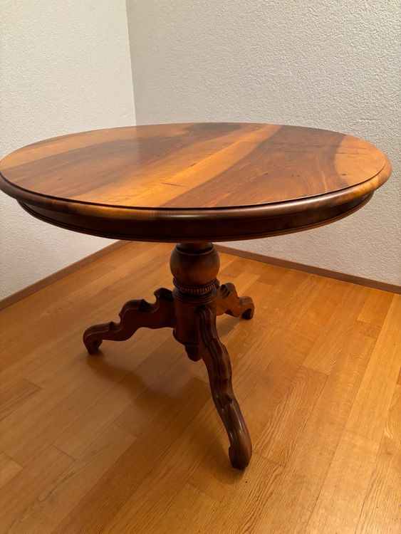 Tisch rund Nussbaum ca 1950 (Gebraucht) in Neftenbach für CHF 290 – nur ...