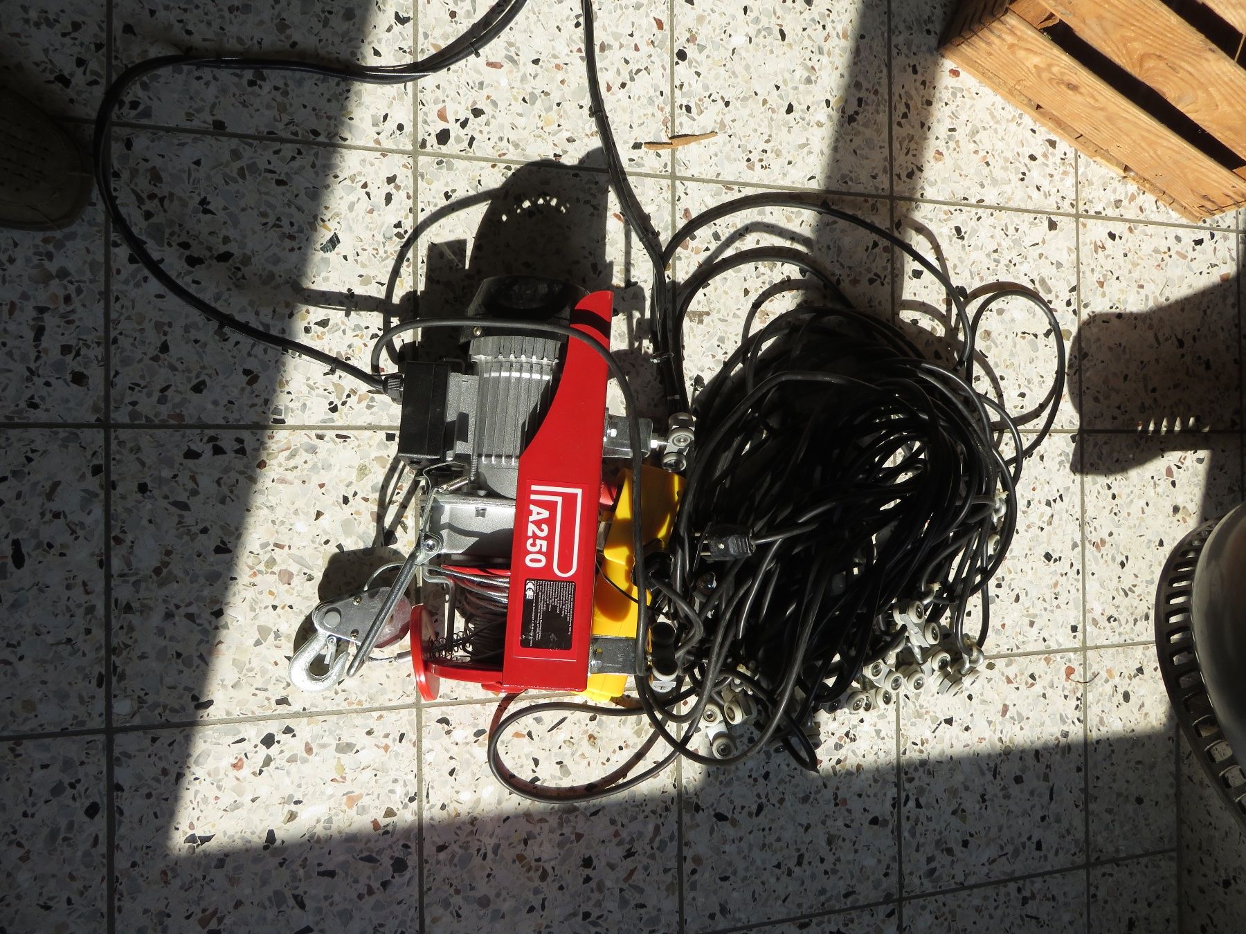 Alle Maschinen: Elektro Aufzug 2 Stufig. – Gebraucht aus Herznach von babino
