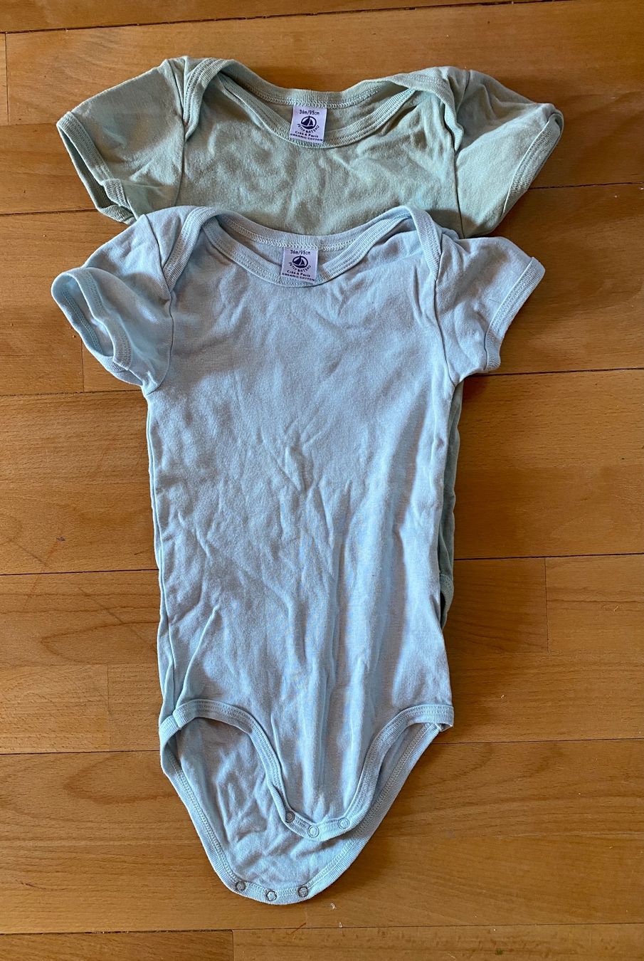 Biancheria intima: Petit Bateau Sommer Bodys Gr. 95, mint & hellblau – Usato da Birsfelden venduto da Oepfelringli