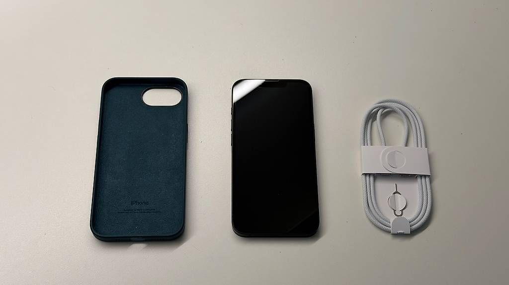 Telefoni cellulari / Smartphones: iPhone 16e - 128 GB - Black – Usato da Zug venduto da tho_b78v