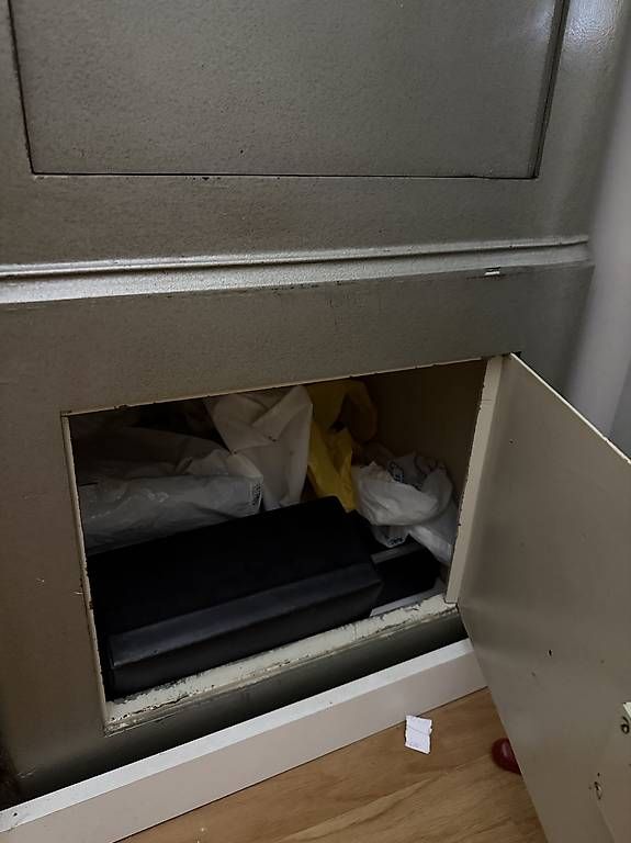 Casseforti: Ancien coffre-fort / armoire forte avec clés – Usato da Clarens venduto da Sboy5 2
