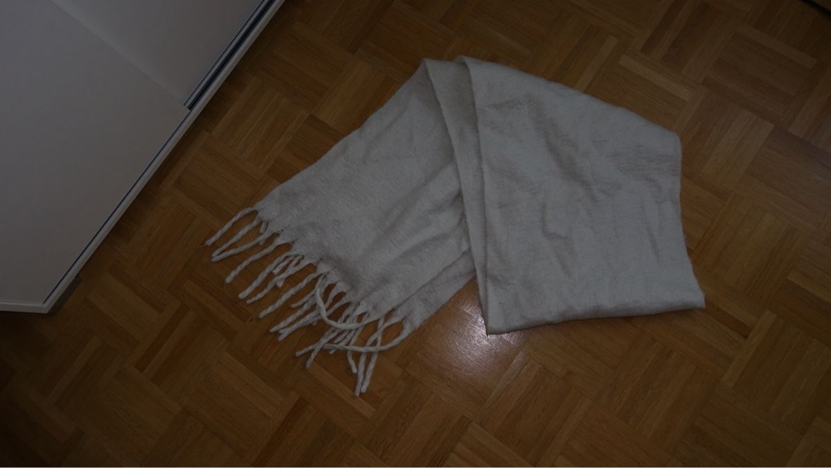 Foulard & Sciarpe: Schal in Weiss mit Fransen – Nuovo (secondo la descrizione) da Biel/Bienne venduto da Peeeep10