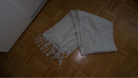 Schal in Weiss mit Fransen