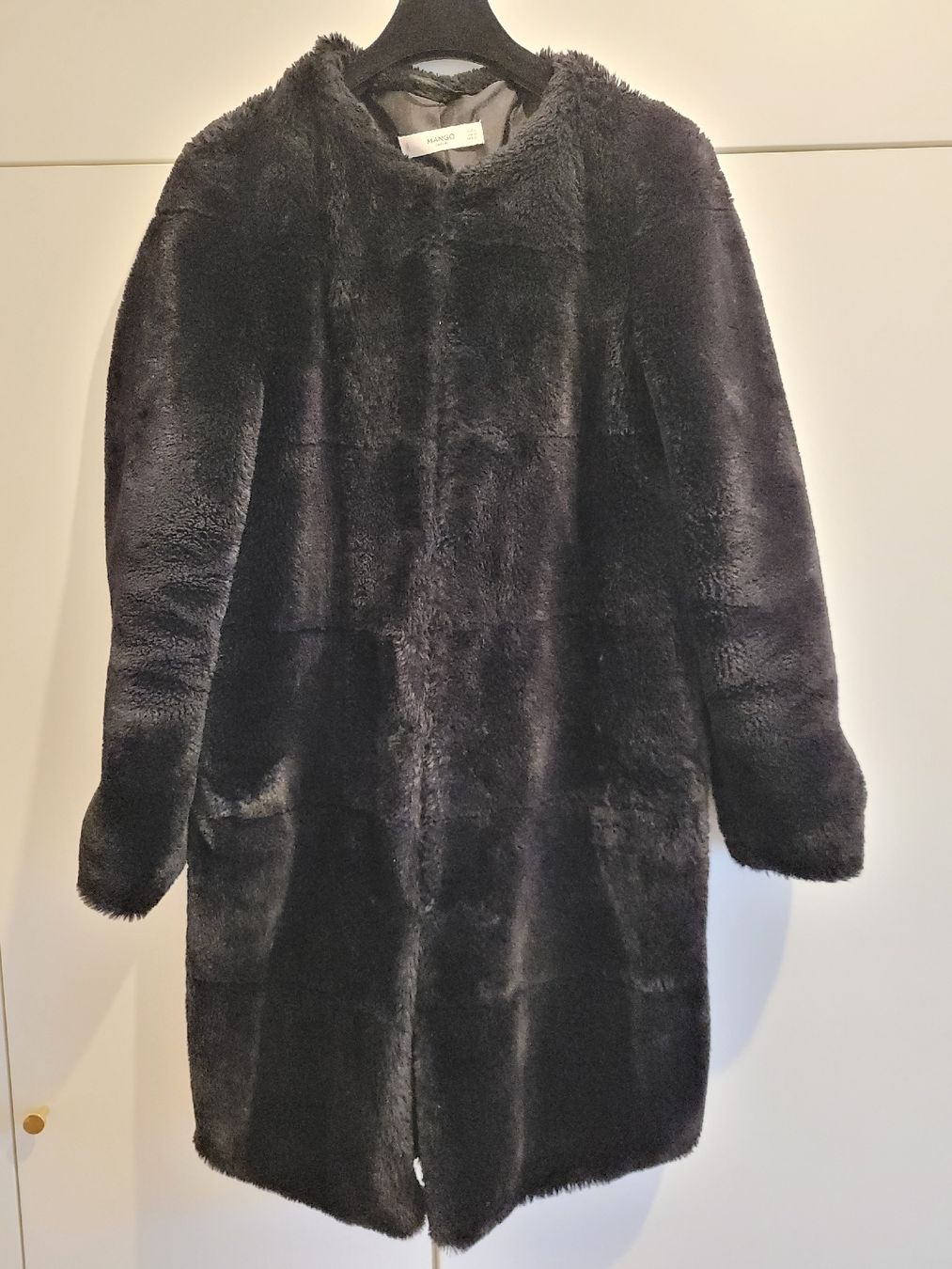 Mango Cappotti: Faux Fur Mantel, schwarz, MANGO – Usato da Basel venduto da 3006B_