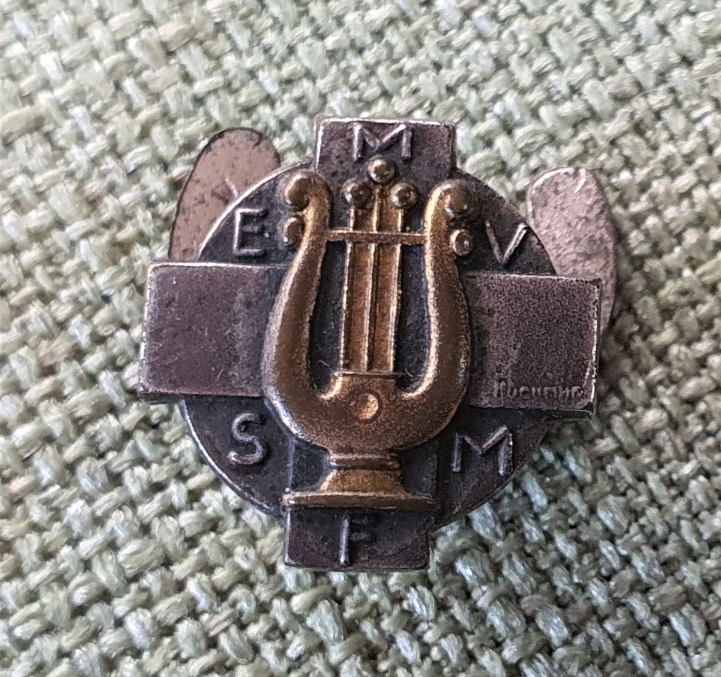 Bottoni: A515 - Musik Harfe EMV SFM Reversknopf – Usato da Reinach BL venduto da Boston-Verkauf