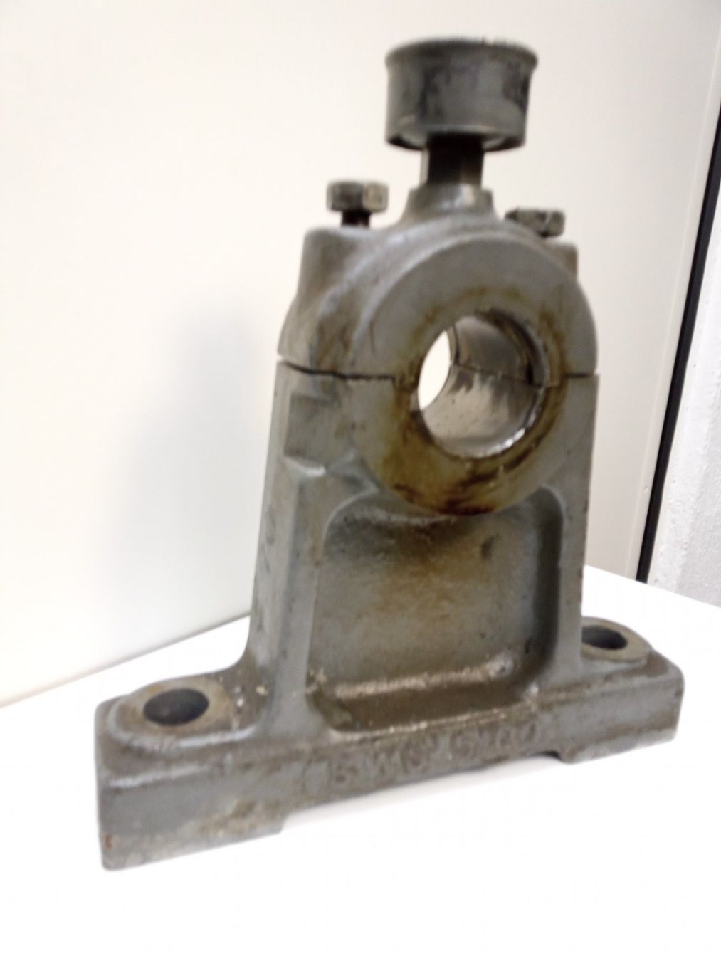 Metall- & Schlosserei Sonstiges: Oldtimer Wellen Gleitlager Bock mit Stauferbuchse – Gebraucht aus Zürich von edi_c2m6