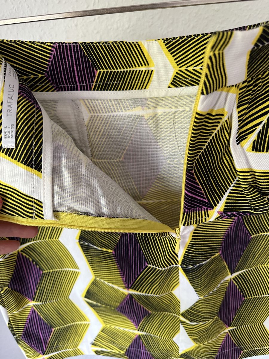 Zara Gonne: Jupe Zara effet Wax – Nuovo (secondo la descrizione) da Genève venduto da Kamill79 2