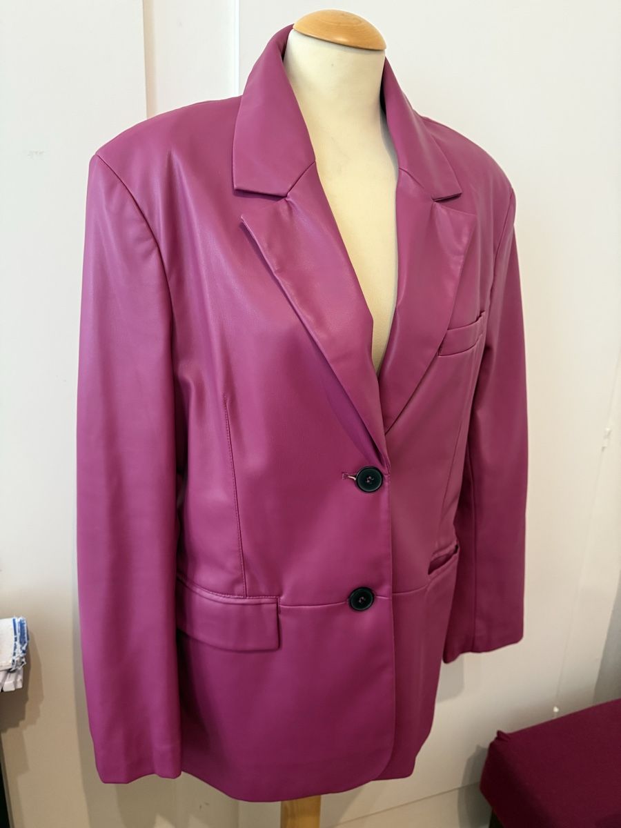 Bershka Giacche: Veste simili cuir rose rouge – Nuovo (secondo la descrizione) da Le Locle venduto da tchanatakoua 1