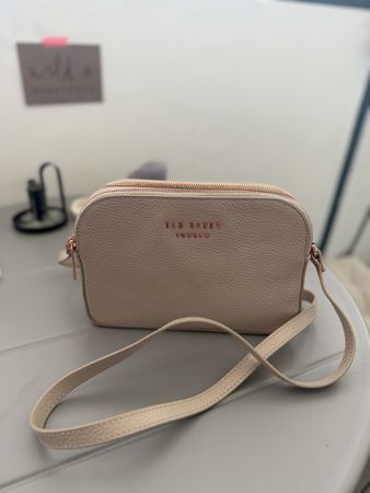 🌸🌸🌸 GEBRAUCHTE Ted Baker Ledertasche in Beige & Roségold