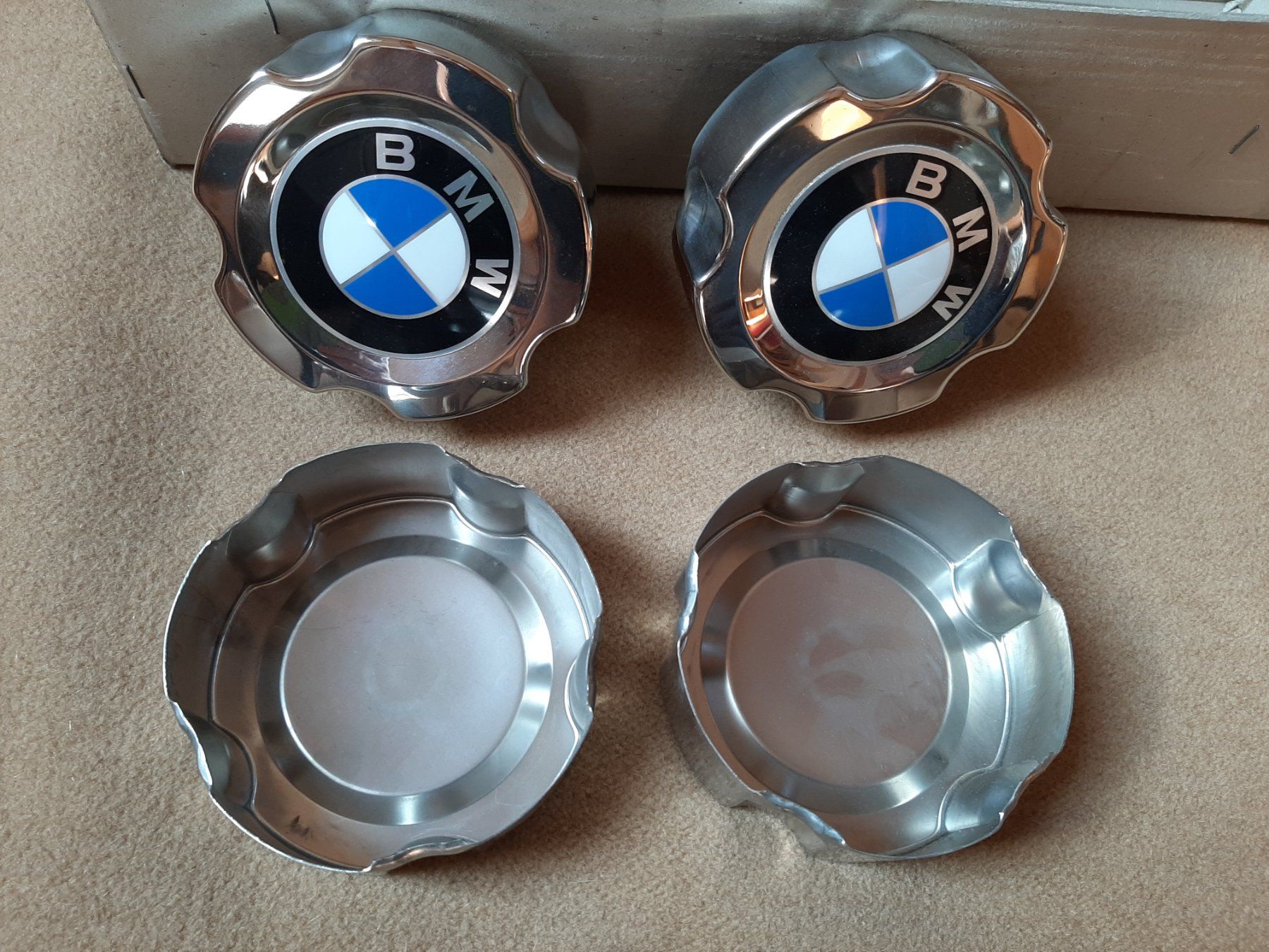 BMW Tutti pezzi di ricambio auto: BMW E46 Radnabendeckel NOS OEM 36131179141 – Usato da Mönthal venduto da Radon733 1
