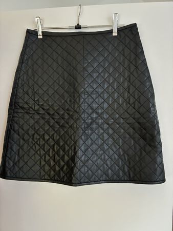 MaxMara quilted leather mini skirt, size 8, fall ready!