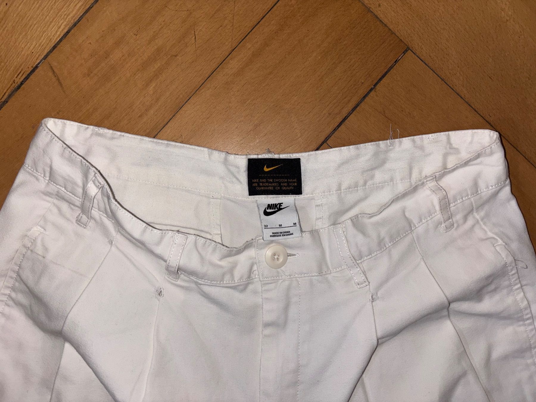 Nike Hosen: Nike Shorts Weiss – Gebraucht aus Zürich von LinoBossi 1
