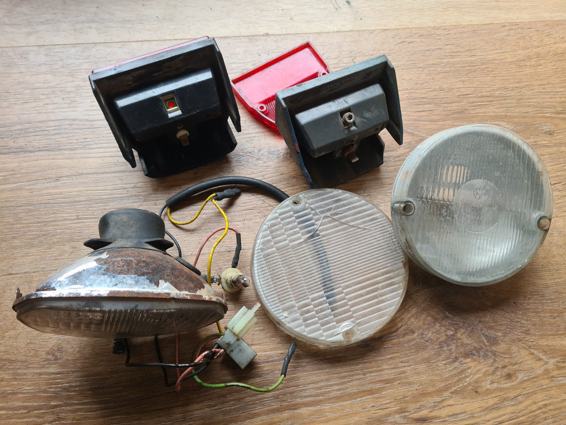 Piaggio Ciclomotori: Piaggio-Lampen Teile und Rucklichter..Original – Usato da frümsen venduto da Sailem 1