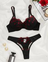 Blumenbesticktes Dessous-Set