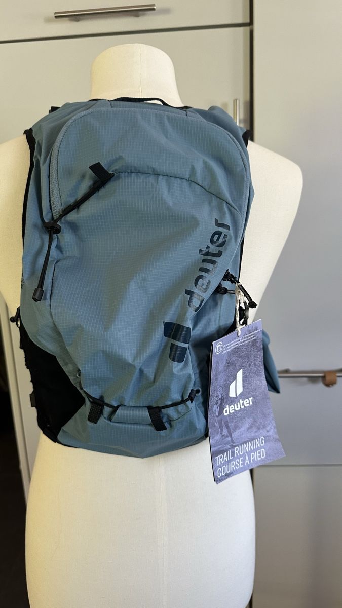 Deuter Zaini: Deuter Trail Running Rucksack, neu mit 1 Flask – Nuovo e nell'imballaggio originale da LAUERZ venduto da sruncheli73