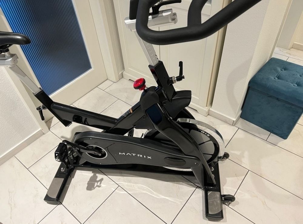 Hometrainer: Spinning Bike mit Bluetooth Sensoren – Usato da Zwingen venduto da ladarte 1