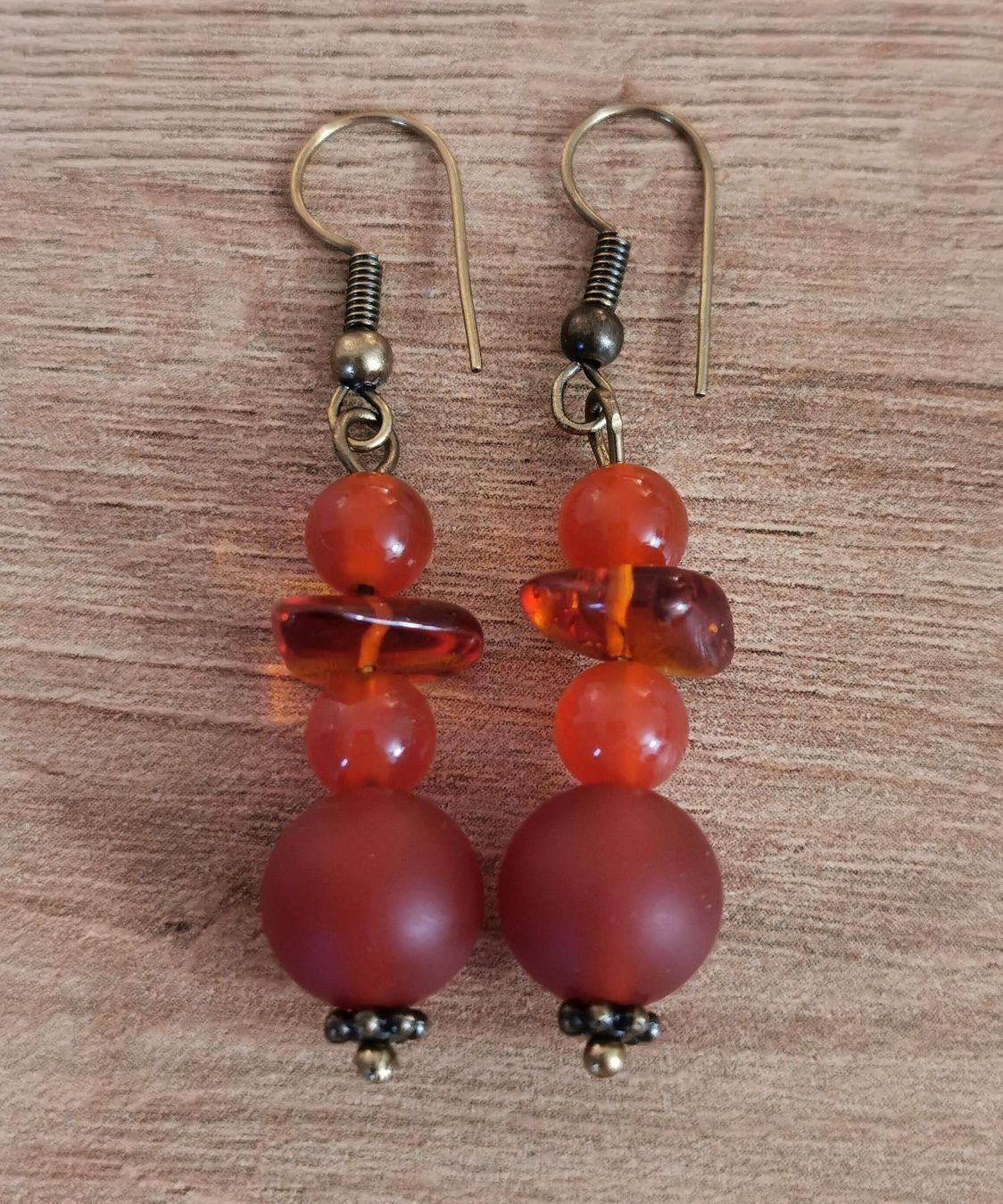 Orecchini pendenti & Orecchini a lobo: Boucles oreilles en laiton, Cornaline etAmbre – Nuovo e nell'imballaggio originale da Veyrier venduto da Leilazizou 1