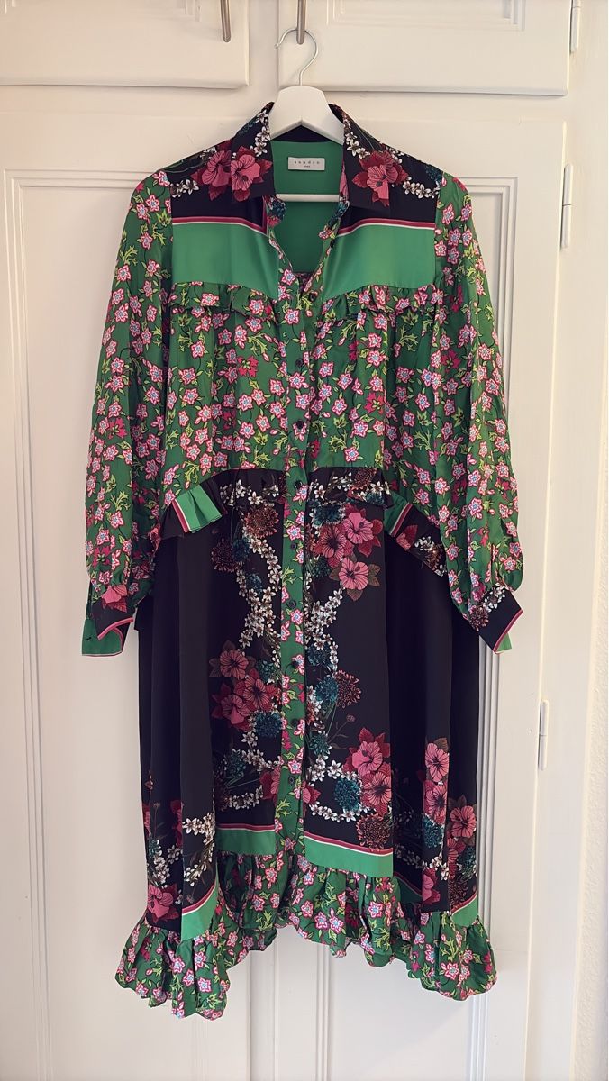 Sandro Kleider: Sandro Kleid mit Blumenmuster Grösse 36FR – Gebraucht aus Luzern von One0911