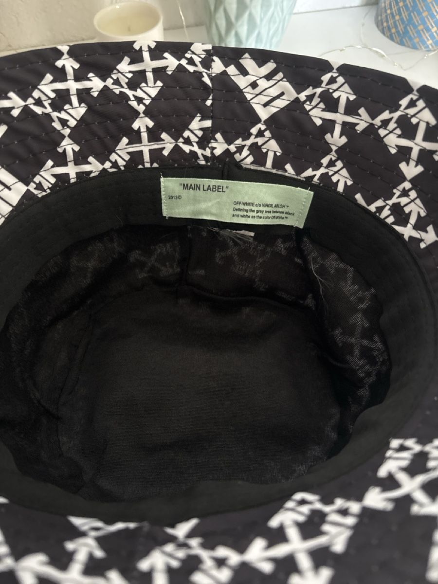 Copricapi, berretti & cappellini: Bob Off-White Noir/Blanc, taille 55/57 – Nuovo (secondo la descrizione) da Pully venduto da kaba07 2