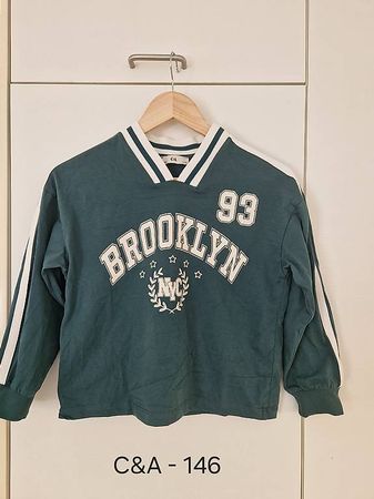 Sehr gut erhaltener dünner Pulli in Grösse 146