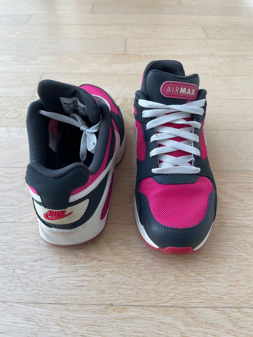 Nike Scarpe da uomo: Nike Air Max Sneakers Pink Grau Grösse 40 – Nuovo (secondo la descrizione) da Corcelles NE venduto da gingerbrain