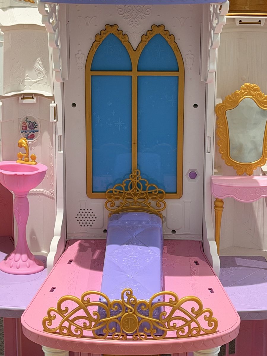 Case e mobili per bambole: Schloss, passt zu Barbie – Usato da Luzern venduto da Halkjaer 2