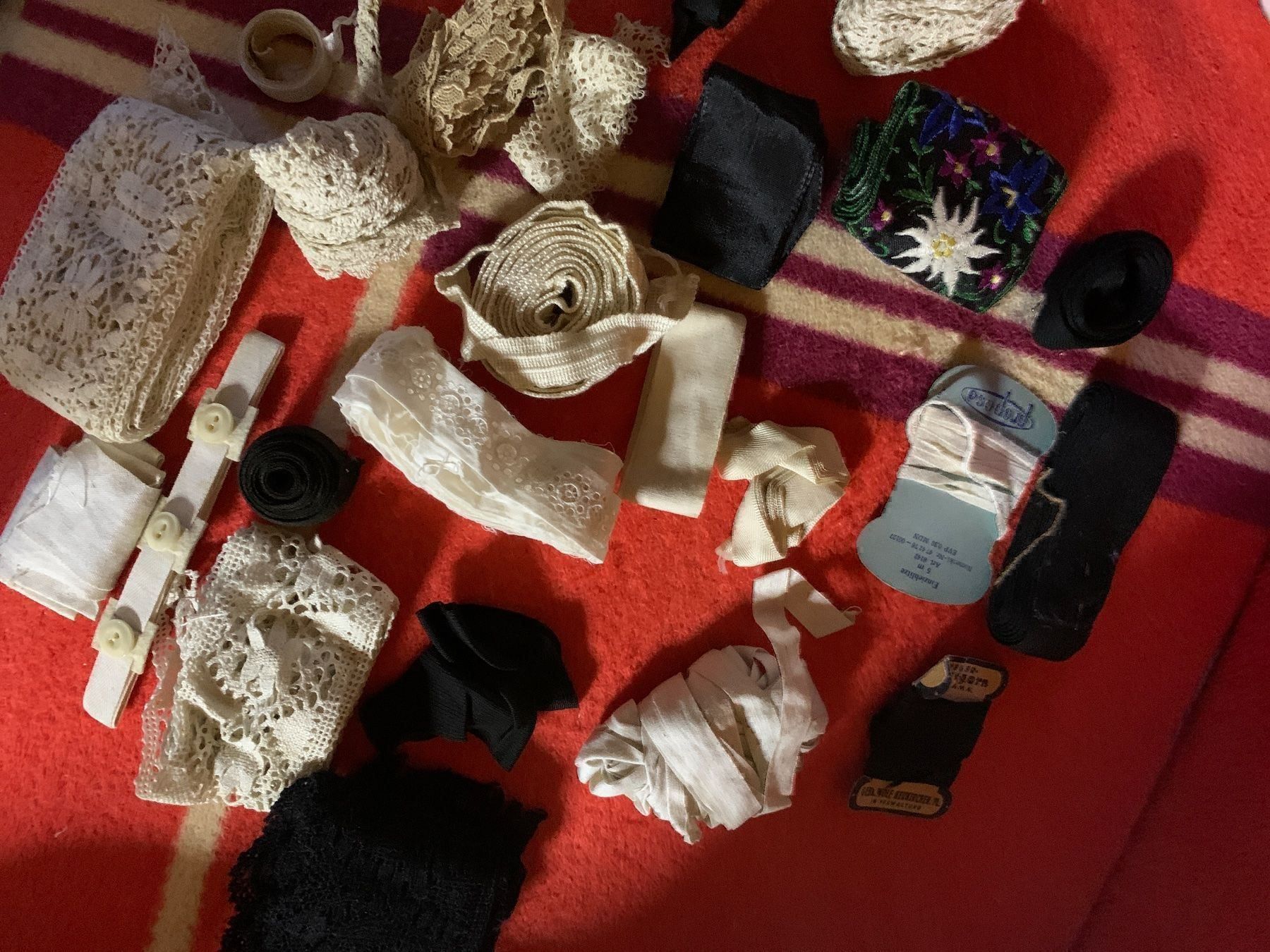 Tessuti: Borte Band spitze durchbrochen 53 – Usato da Buchs SG venduto da Billikatze5