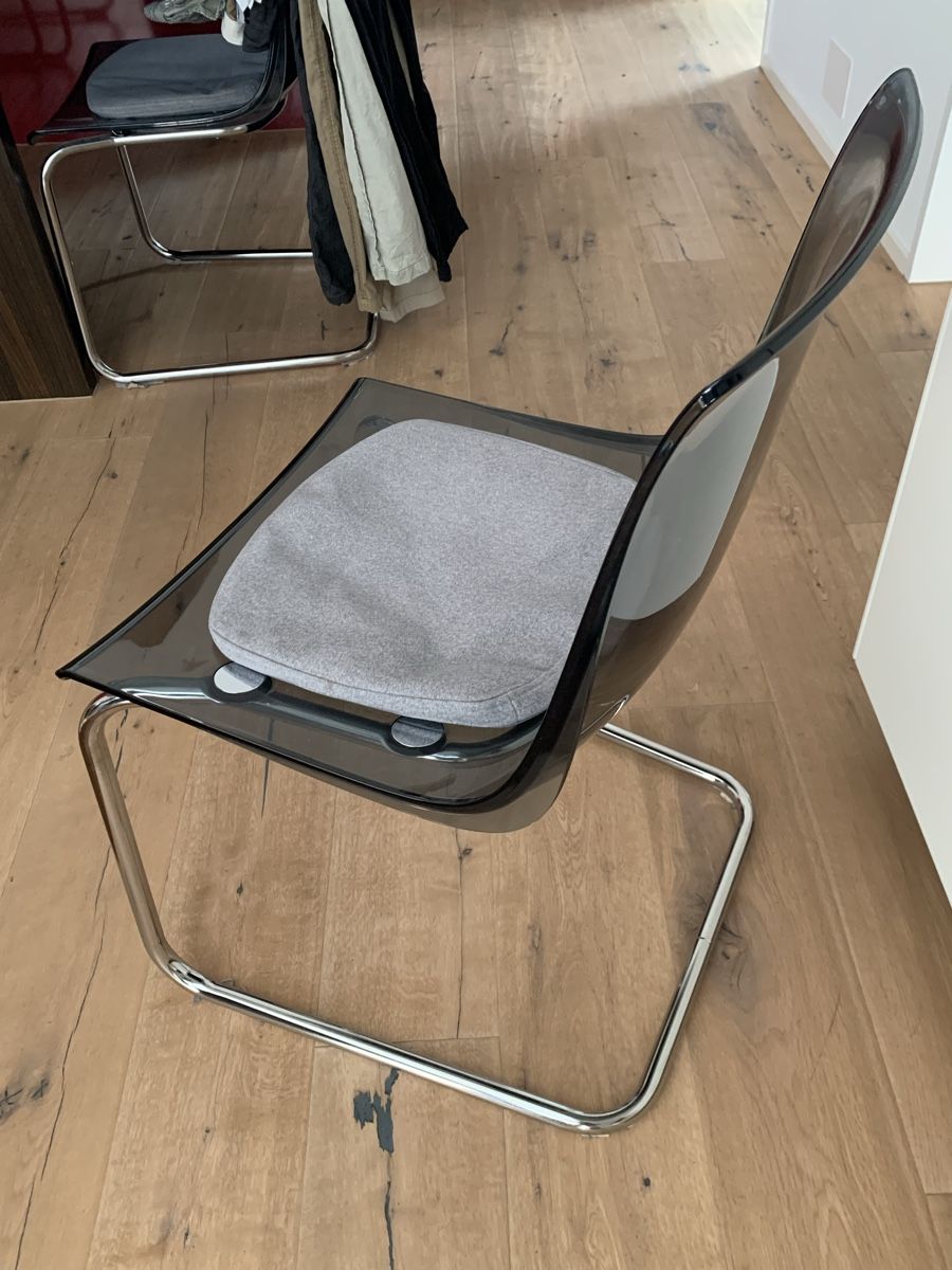 Chaises: Stuhl transparent Kunststoff mit Metallgestell – D'occasion à Luzern par PascalK01 1
