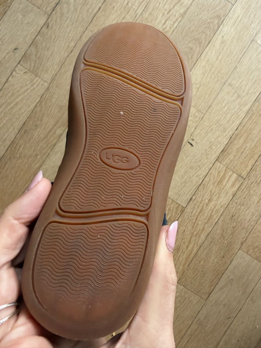 Ugg Schuhe für Jungen: ugg enfant  – Gebraucht aus Versoix von wen_75xm 3
