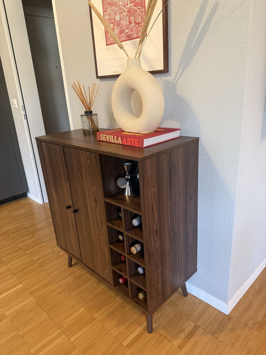 Cassettiere: Bar cabinet walnut wood with wine rack – Nuovo (secondo la descrizione) da Zürich venduto da alv_8v9b