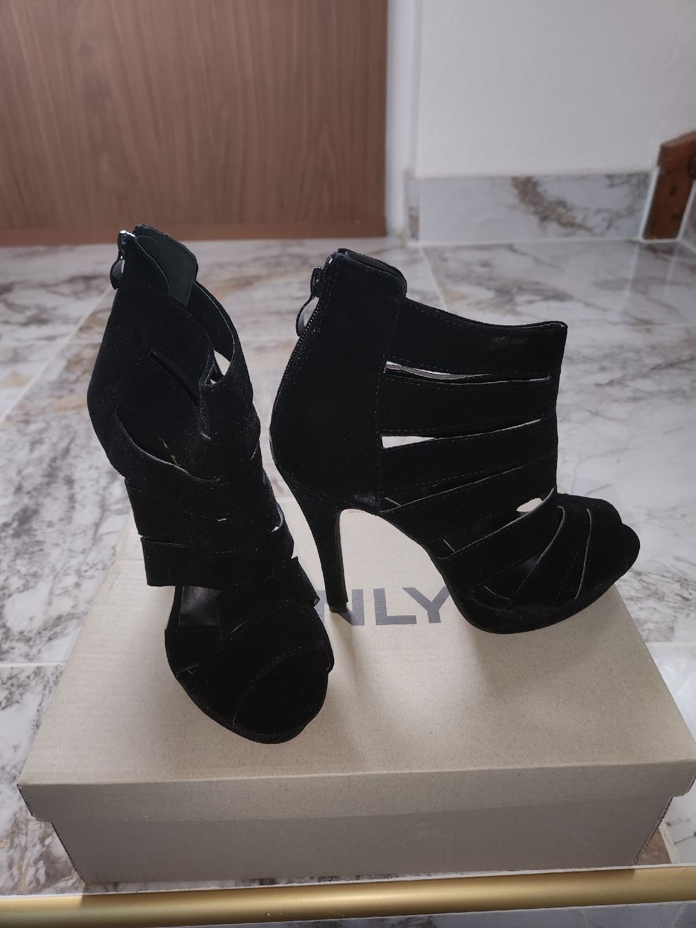 Scarpe da donna: Neue High Heels – Usato da Tägerwilen venduto da DoBi223