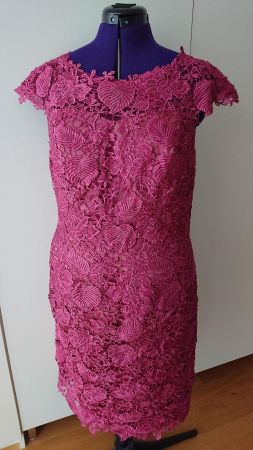 Etui-Kleid U-Ausschnitt-Farbe Maulbeere