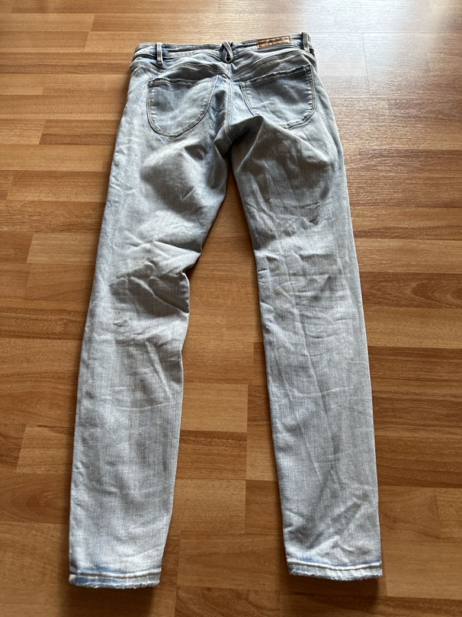 Vero Moda Jeans: Vero Moda Jeans, hellblau, destroyed Look, Gr. 32 – Usato da St.Gallen venduto da maierm01 2