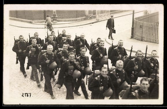 Foto, Lettere & Cartoline: Schweizer Soldaten in Uniform im Winter – Usato da Berlin venduto da bartko-reher