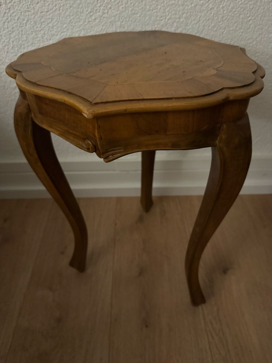 Tables: Beistelltisch, antik – D'occasion à Binningen par Caudiamima