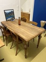 sehr schöner alter Holztisch, Esstisch, in massivem Nussbaum